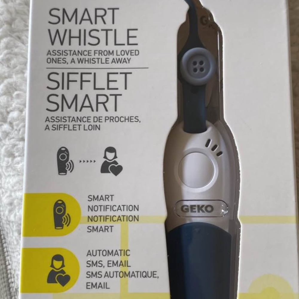 Geko Smart Whistle Navy with Notification Features